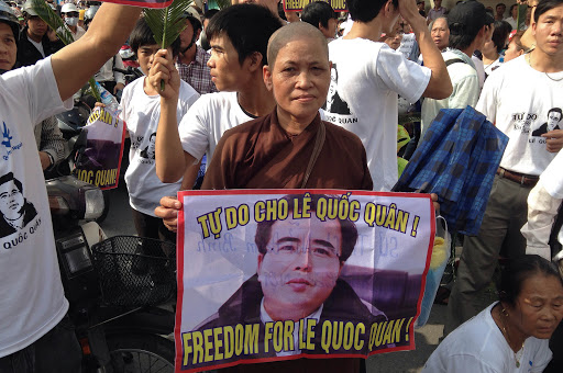 Vietnam jails Catholic lawyer and blogger &#8211; es