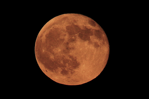 Red Moon &#8211; es