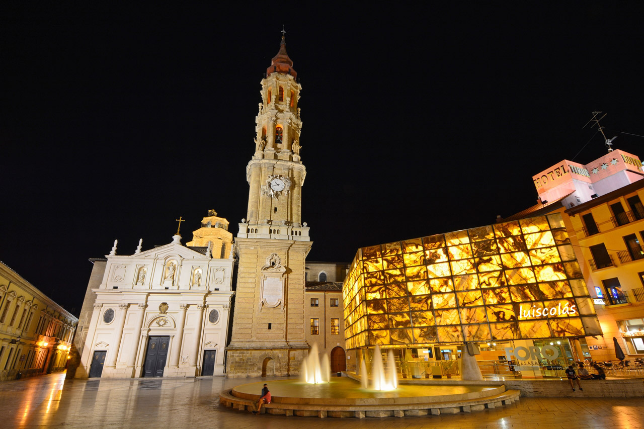 La Seu, o Catedral de San Salvador, es una de las dos catedrales metropolitanas de Zaragoza, junto con la basílica y catedral del Pilar.