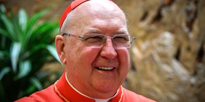 ¿Quién es el cardenal camarlengo?
