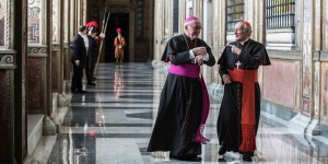 ¿Qué diferencia hay entre un obispo y un cardenal?