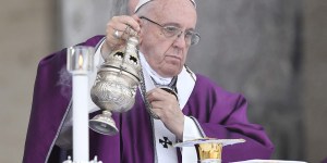 ¿Por qué se usa pan, vino e incienso en la Misa? Papa Francisco lo explica