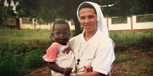 Piden a rehenes liberados en África que intercedan por Gloria Cecilia