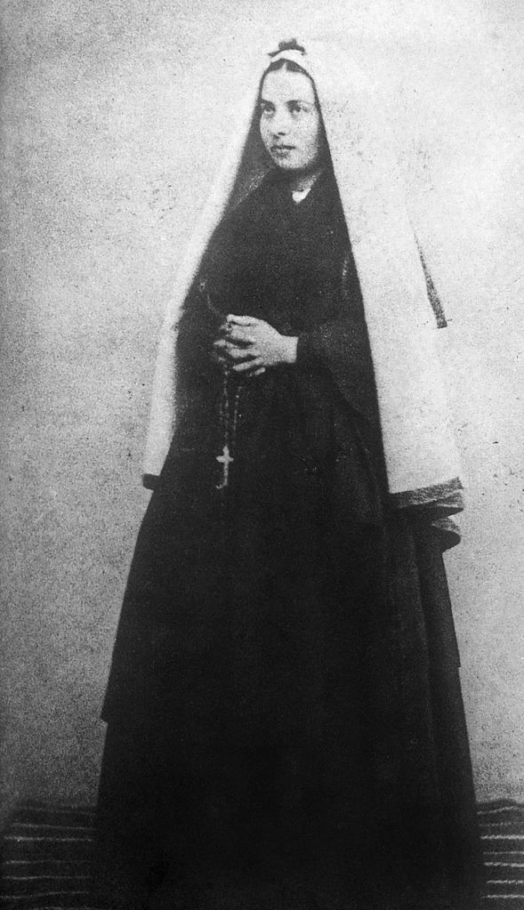 589px-Bernadette_Soubirous_en_1863_photo_Billard-Perrin_1