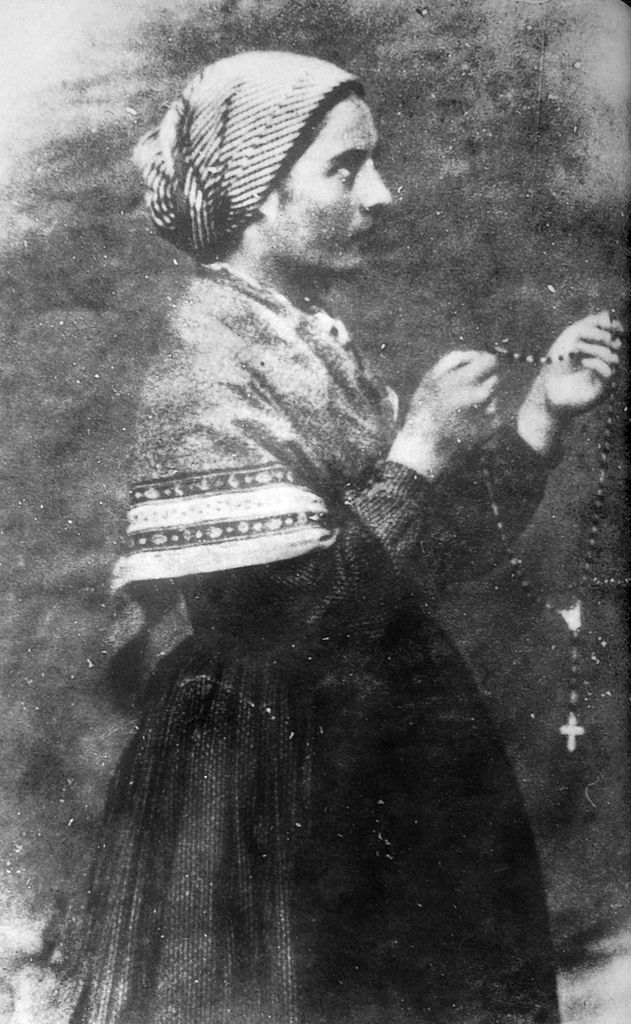 631px-Bernadette_Soubirous_en_1861_photo_Bernadou_1