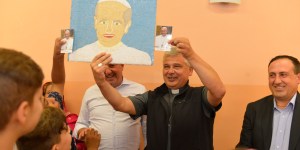 El Papa envía helados y bendiciones a los migrantes del buque Diciotti