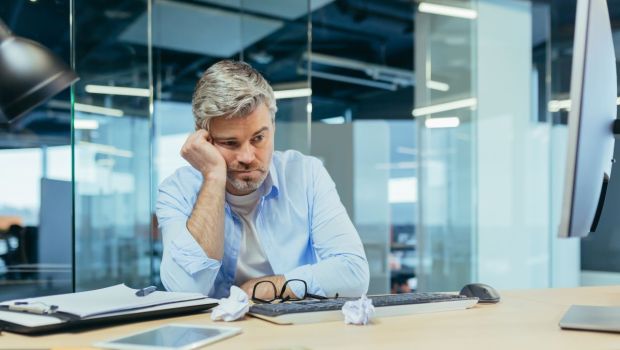 persona trabajando con ansiedad