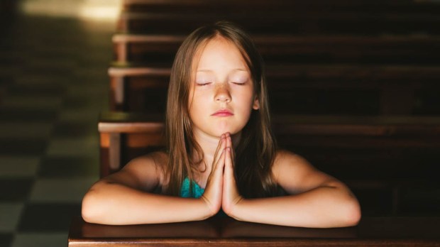 YOUNG GIRL,PRAYING,CHURCH PEW