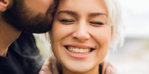El pequeño gesto que es una «bomba de amor» para los casados