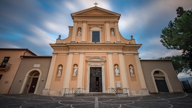 Basilica_del_Santo_patrono_Valentino