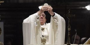 De parte del Papa: Vuelvan a misa, la eucaristía es real, no virtual