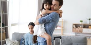 3 errores comunes de padres que no ven mucho a sus hijos