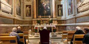 ¿Qué pidió el Papa ante la tumba de santa Mónica?