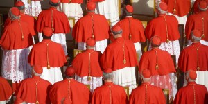 ¿Cómo se eligen los cardenales? ¿Quién los elige?
