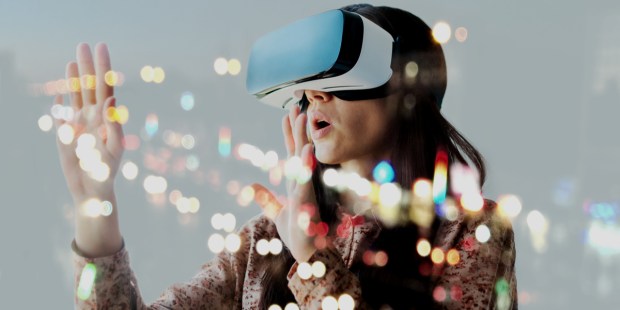 WOMAN, VIRTUAL, REALITY