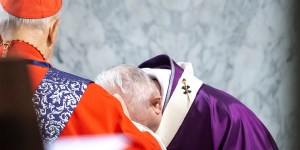 Una guía visual de los colores litúrgicos que se ven en misa