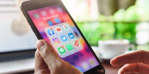 Un estudio muestra que las redes sociales causan depresión en personas de mediana edad