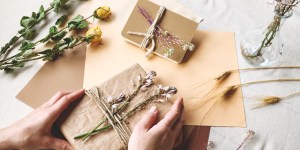 ¿Invitado a una boda? 20 ideas para entregar dinero a los novios