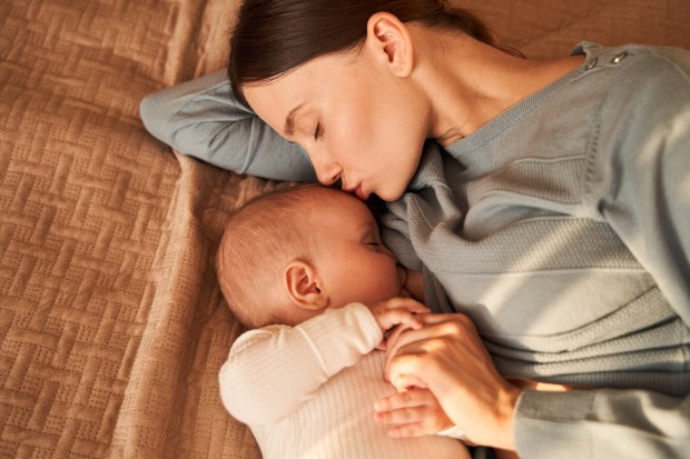 MUM, KISS, BREASTFEED