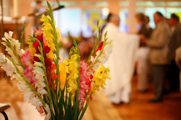 WEB2-FLOWERS-CHURCH-GODONG-FR388570A.jpg