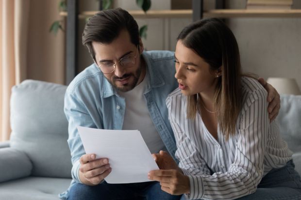 couple-check-documents
