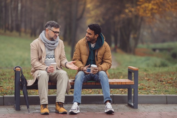friends-talking-in-the-park