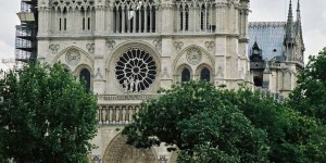El Papa pide a San Miguel por Francia y la Catedral de Notre-Dame 