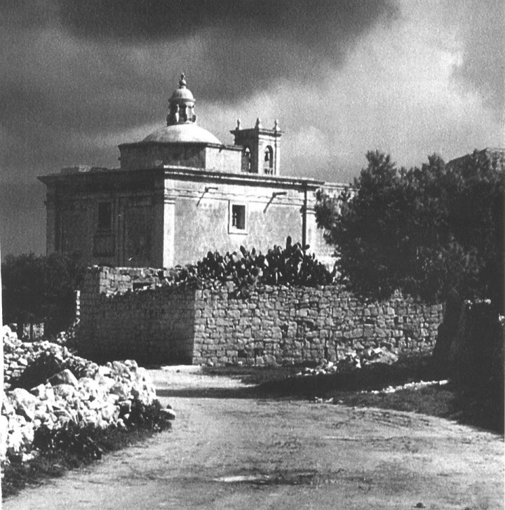 Old-picture-of-the-chapel-of-Our-Lady-of-Miracles-�-Courtesy-of-Kappelli-Maltin.jpg
