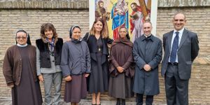 La hermana Gloria agradece a la Virgen de Chiquinquirá su liberación