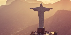 Brasil y los 90 años del Cristo que abraza a todos sin distinción