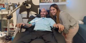Le proponen la eutanasia pero él, con ELA, es un influencer amante de la vida