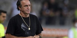Cuca, campeón con Atlético Mineiro, distribuyó camisetas de la Virgen