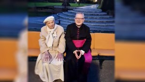 Pope-Emeritus-Benedict-XVI-in-the-company-of-a-guest-this-afternoon-in-the-Vatican-Gardens-.jpg
