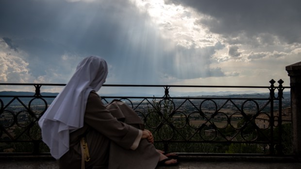 NUN-OUTDOOR-Pray-Antoine-Mekary-ALETEIA