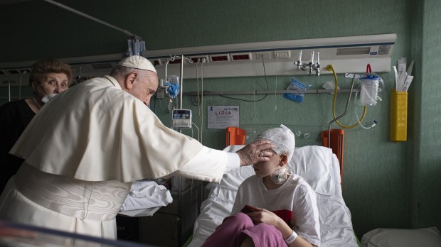 POPE-FRANCIS-Bambio-Gesu-Hospital-Ukraine-Vatican-Media