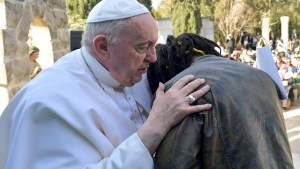 Pope-Francis-visit-to-the-John-XXIII-Peace-Lab-voluntary-organisation
