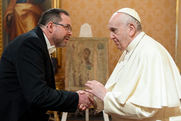 Ukrainian-ambassador-to-the-Holy-See-Andrii-Yurash-meeting-with-Pope-Francis-AFP