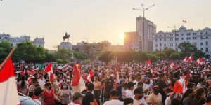 Otro día de furia en Perú en medio de llamados contra la violencia