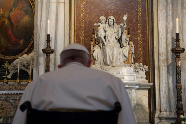 Pope presides over the Rosary for peace in Ukraine