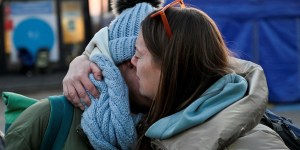 Dos hermanas separadas por la pobreza se reencuentran en plena guerra de Ucrania