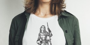 ¿Enfrentando una batalla? ¡Ponte una camiseta de Juana de Arco!