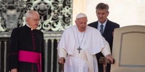 Papa Francisco: Descartar a los ancianos es traicionar a la humanidad