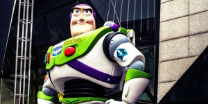 Lo que debes saber antes de llevar a tu hijo a ver Lightyear de Disney