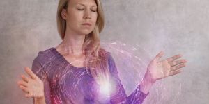 ¿Esta bien que un católico crea en vibraciones del universo?