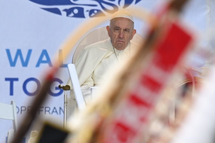 Pope-Francis-Indigenous-community-at-Muskwa-Park-in-Maskwacis-AFP