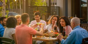 Cómo mejorar el diálogo en familia en vacaciones: habla un experto