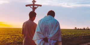 No confundas cruz y crucifijo: conoce la diferencia