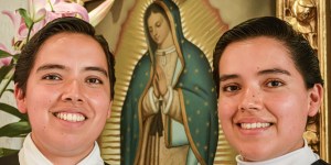 Gemelas y monjas educan el corazón y luchan contra el mal en México
