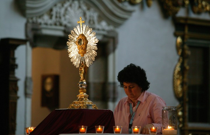 ADORATION-SAINT-SACREMENT-GODONG-DE354437C.jpg