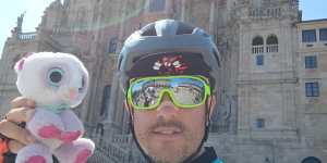 Hizo el Camino de Santiago en bicicleta por una niña muy enferma